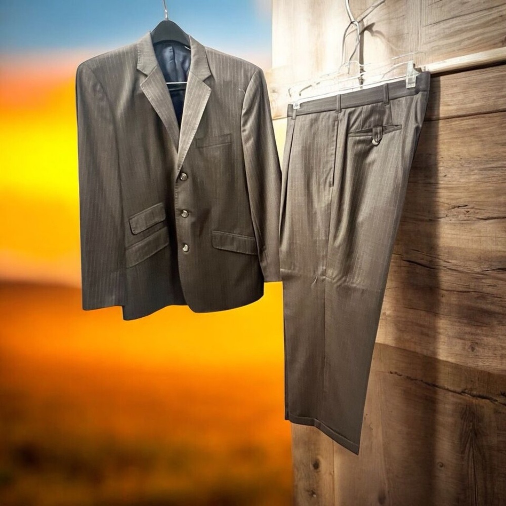 Victor, Men’s, Suit Brown, Size M, Buttons, Long Sleeve, Pockets, Thin lines.!